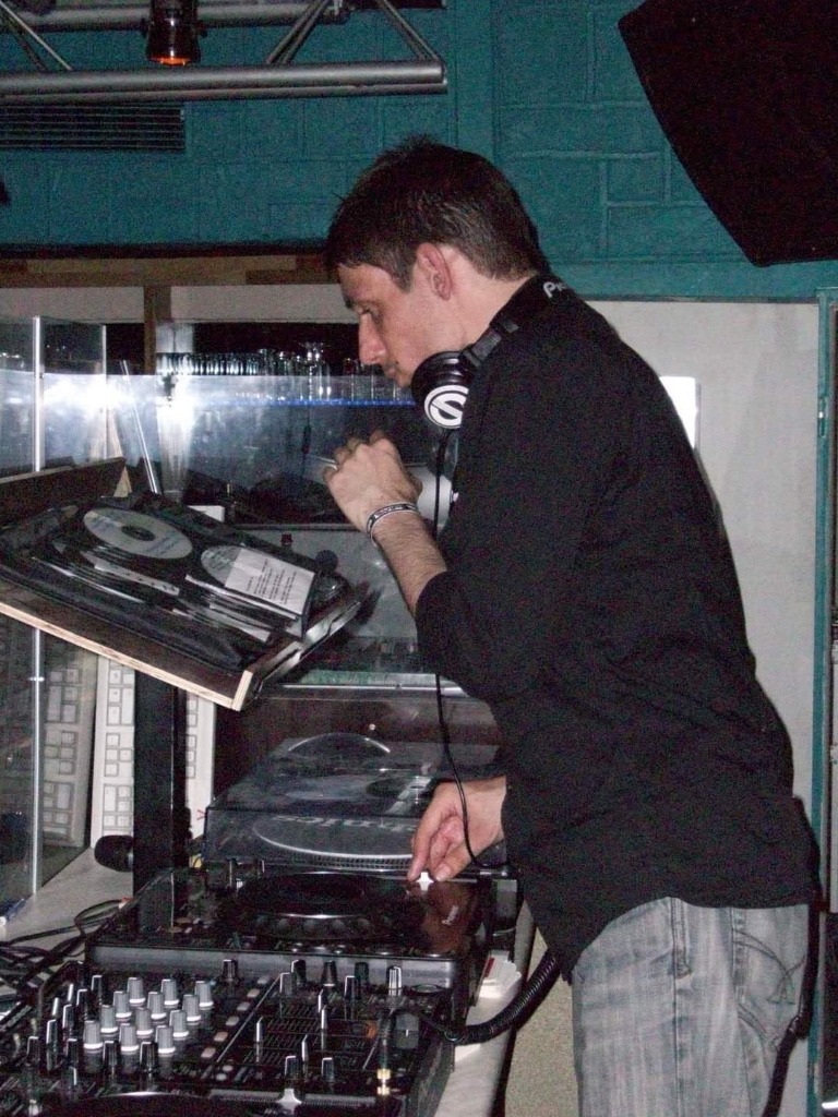DJ Mindluxx Live in Club