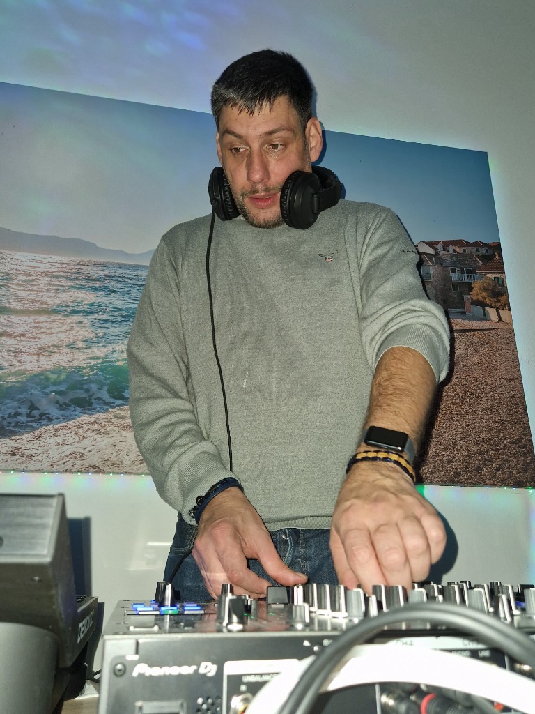 DJ Mindluxx Studio Live Session